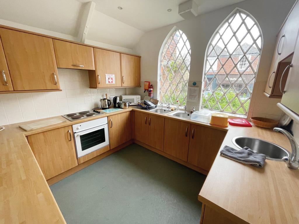 Lot: 107 - ATTRACTIVE CHURCH WITH POTENTIAL IN POPULAR VILLAGE - 